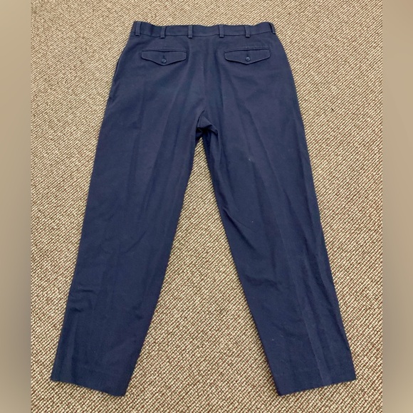 Men's 37 x 30 L. L. Bean 100% Cotton Classic Fit Flat Front Navy Chino Pants - Picture 5 of 13